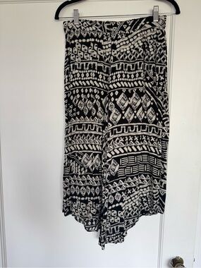 silence + noise Black and White Asymmetrical Midi Capris that look like a skirt!